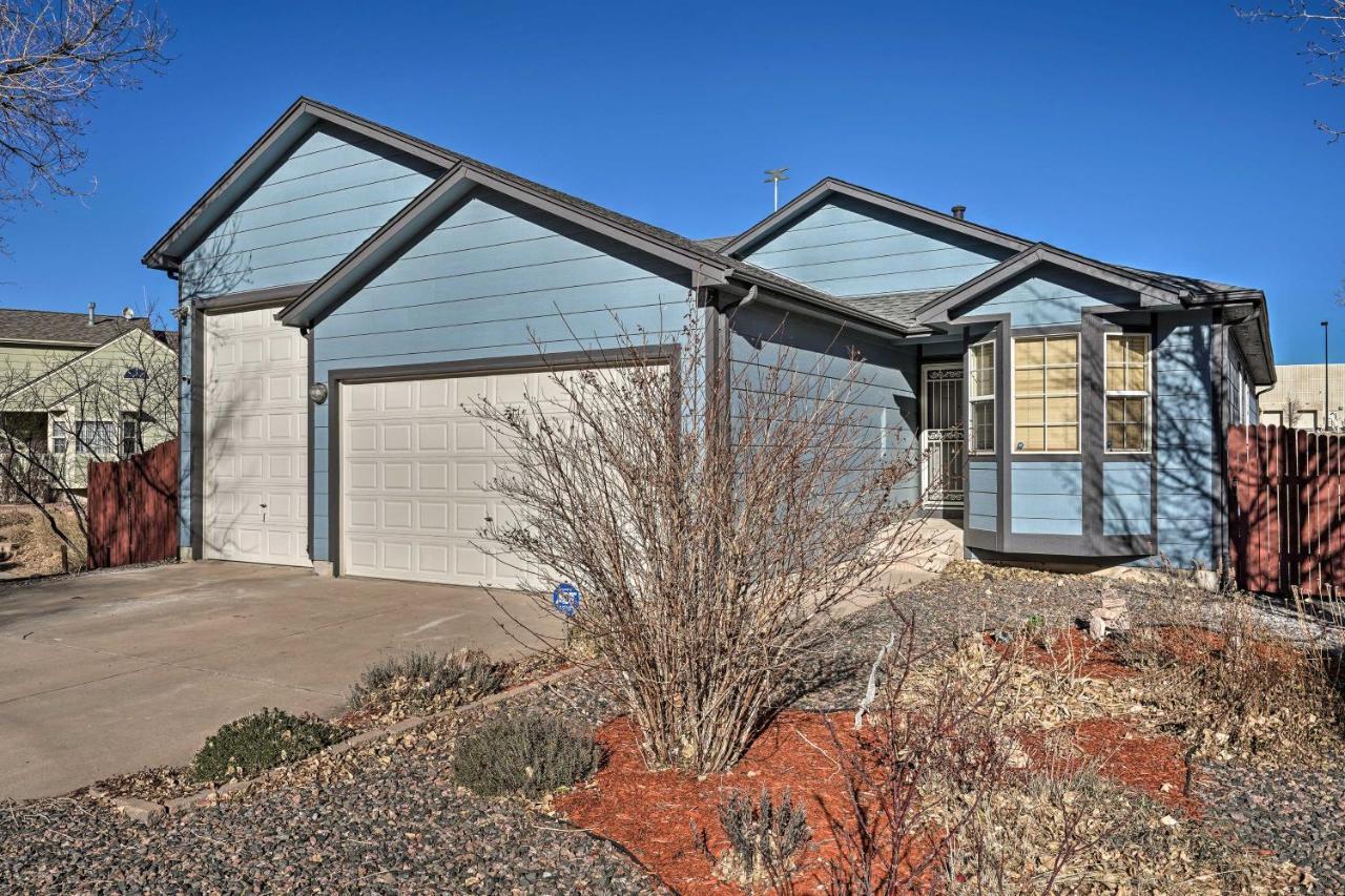 Updated Springs Home - 3 Mi To Garden Of The Gods! Colorado Springs Bagian luar foto