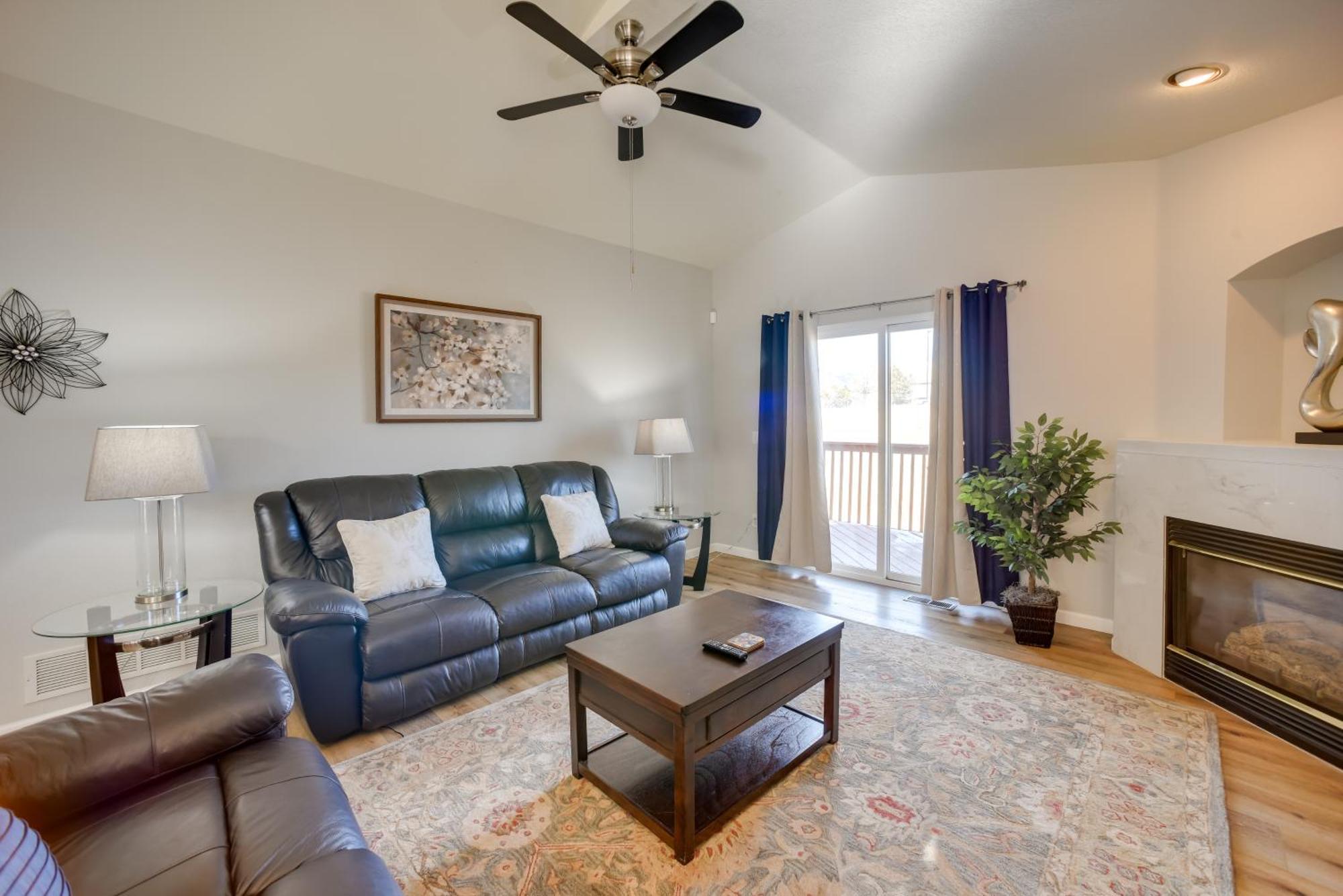 Updated Springs Home - 3 Mi To Garden Of The Gods! Colorado Springs Bagian luar foto
